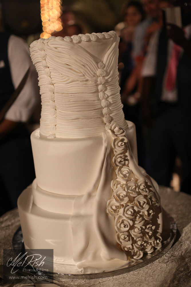 cake wedding Dubai wedding dress